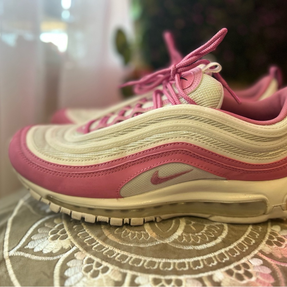 Nike Women's Pink and White Air max - Picture 4 of 6